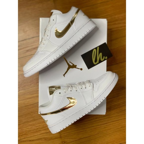 Size 7 w Air Jordan 1 Low "White Metallic Gold" - Picture 5 of 5